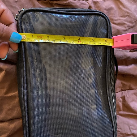 Black travel/make-up case. Great condition - Picture 6 of 7